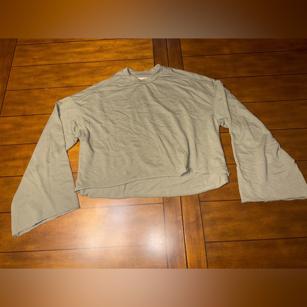 Casual Olive Crop Top with Long Sleeves